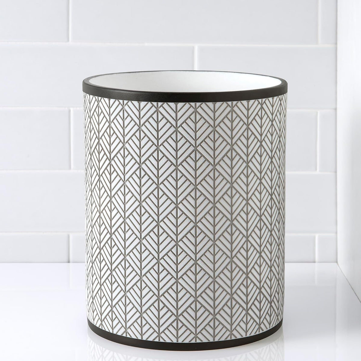Allure Home Creation Shelby Resin Grey Multicolored Wastebasket Trash Can, Compact Size, 1.74